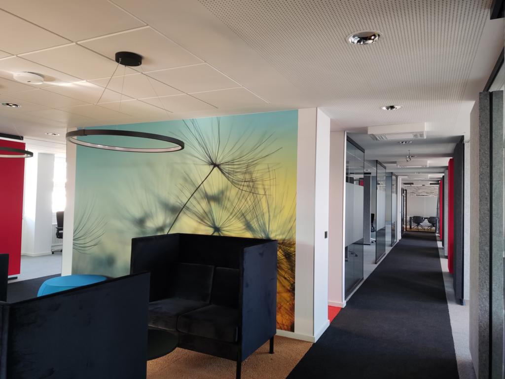 lochdecke mit quadratlochung und rasterdecke